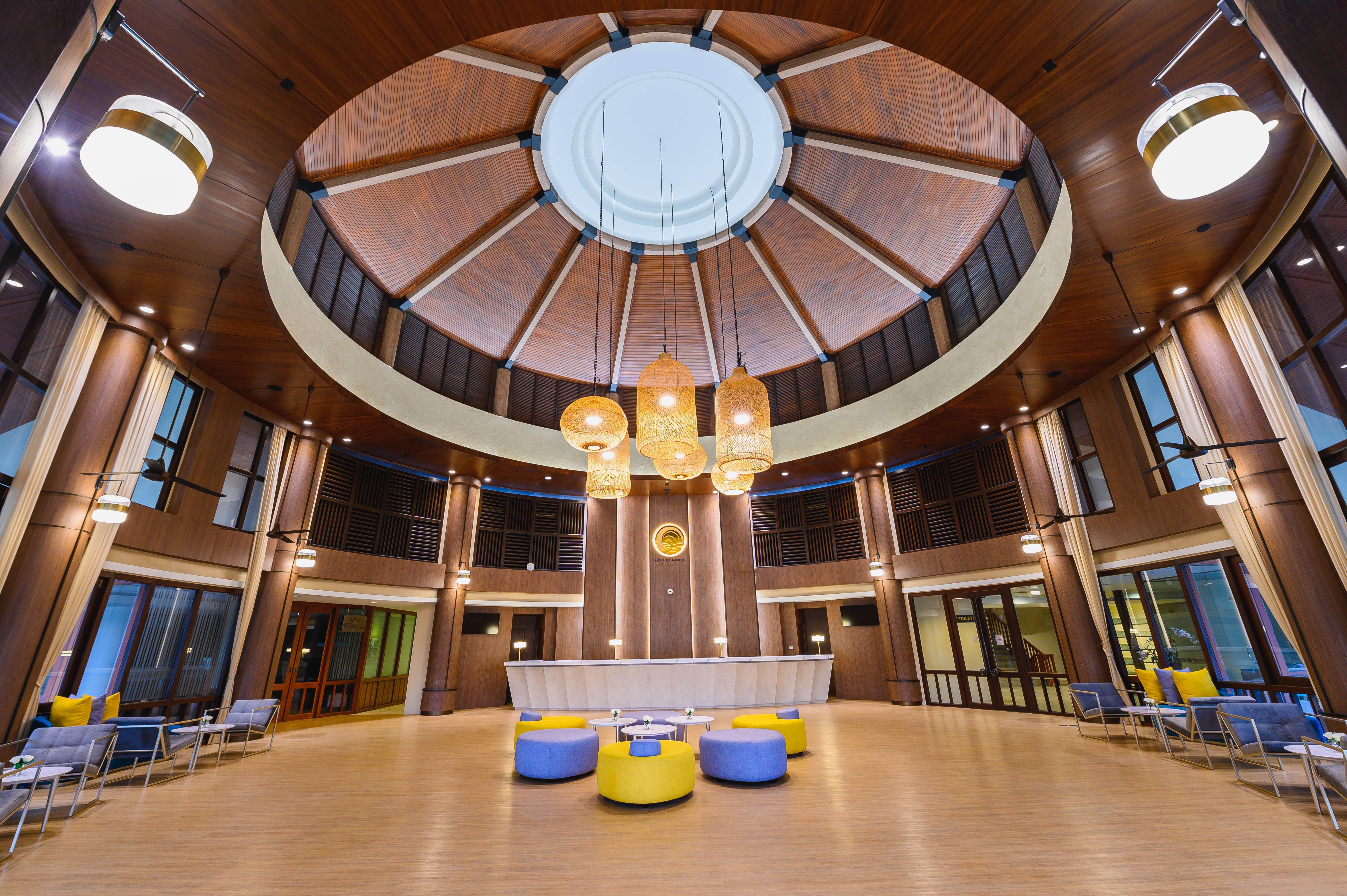 The Tide Resort Bang Saen Bagian luar foto