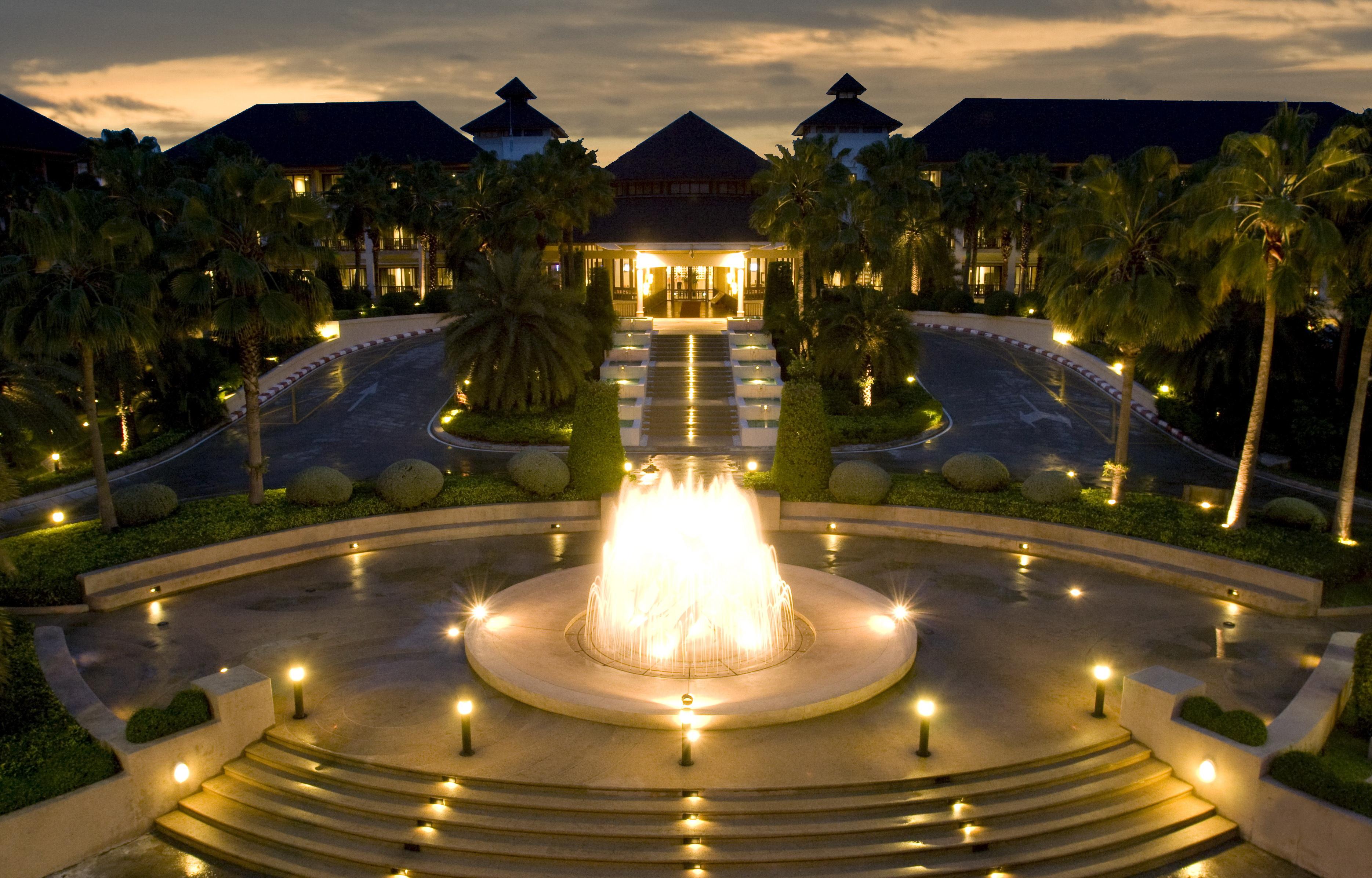 The Tide Resort Bang Saen Bagian luar foto
