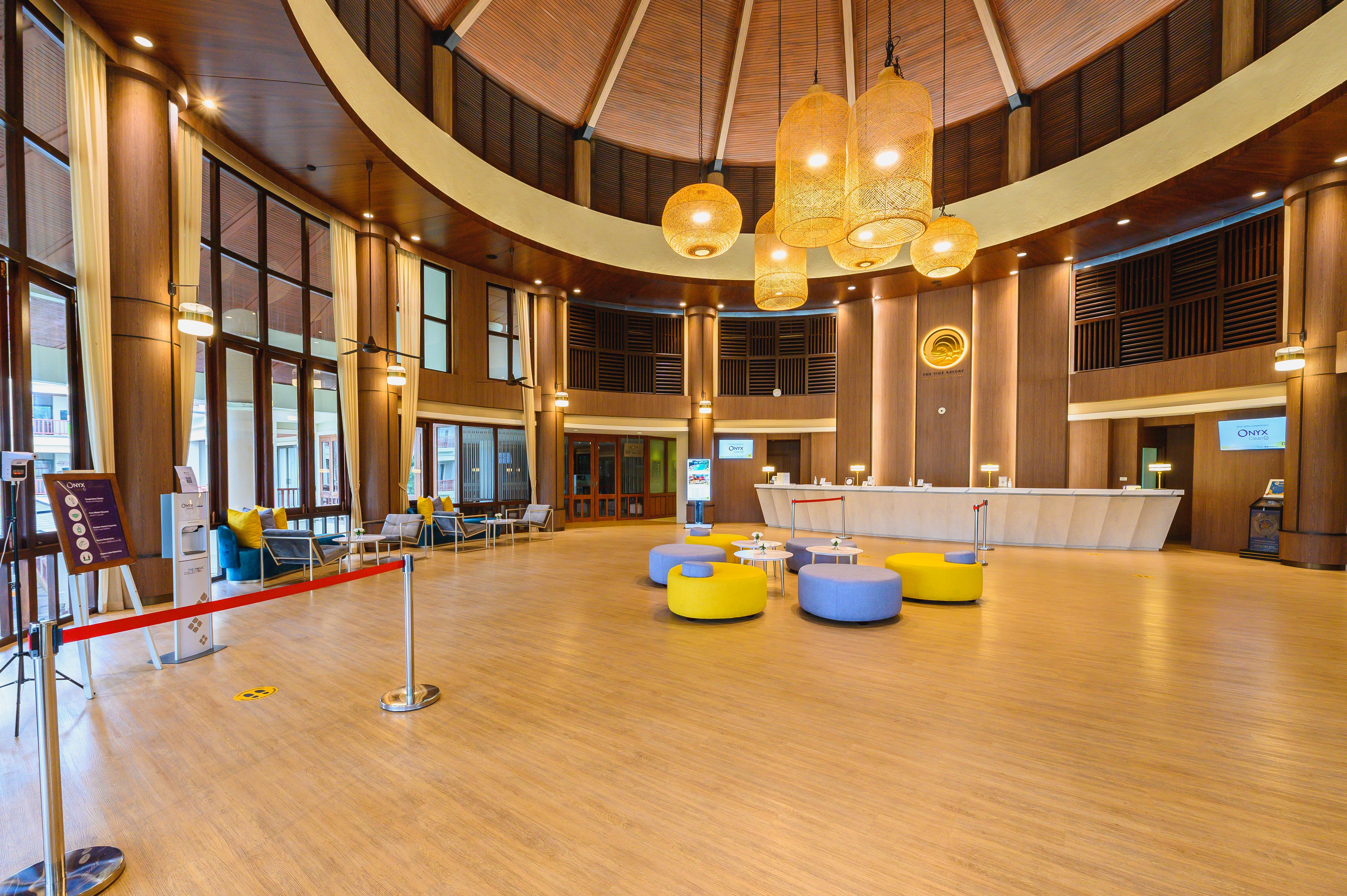 The Tide Resort Bang Saen Bagian luar foto
