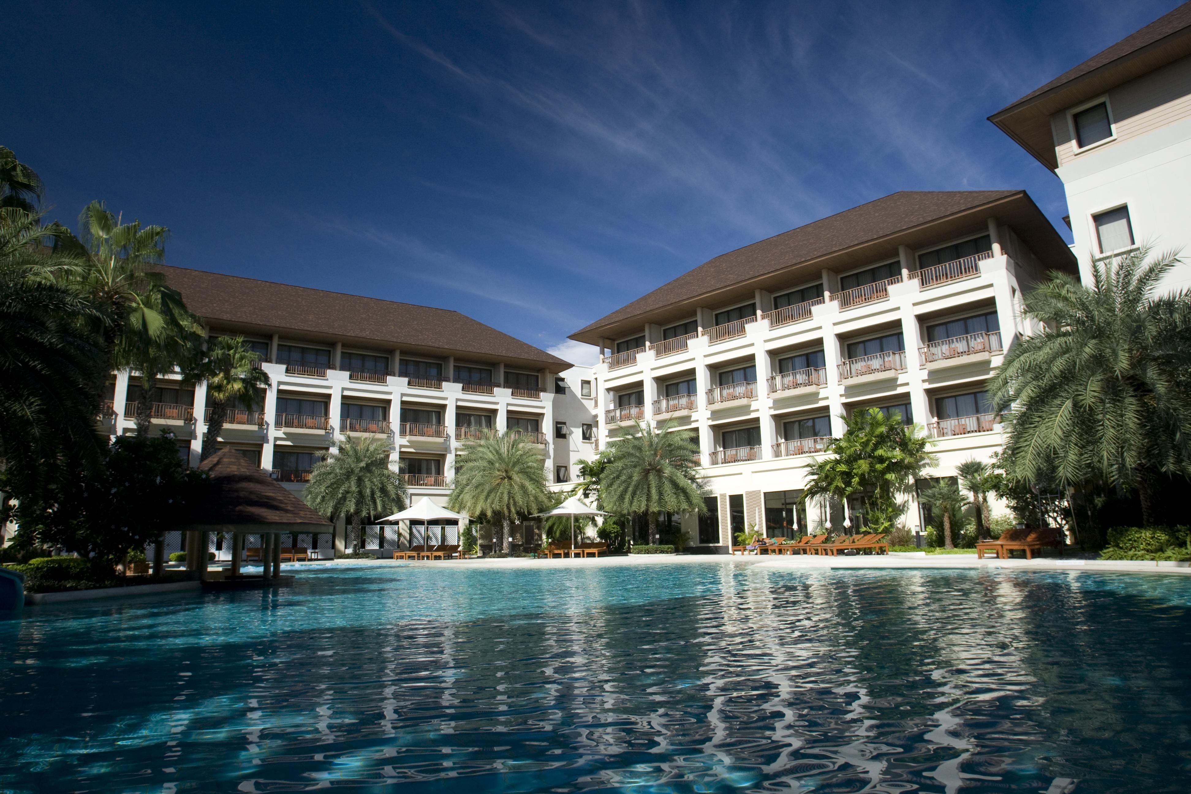 The Tide Resort Bang Saen Bagian luar foto