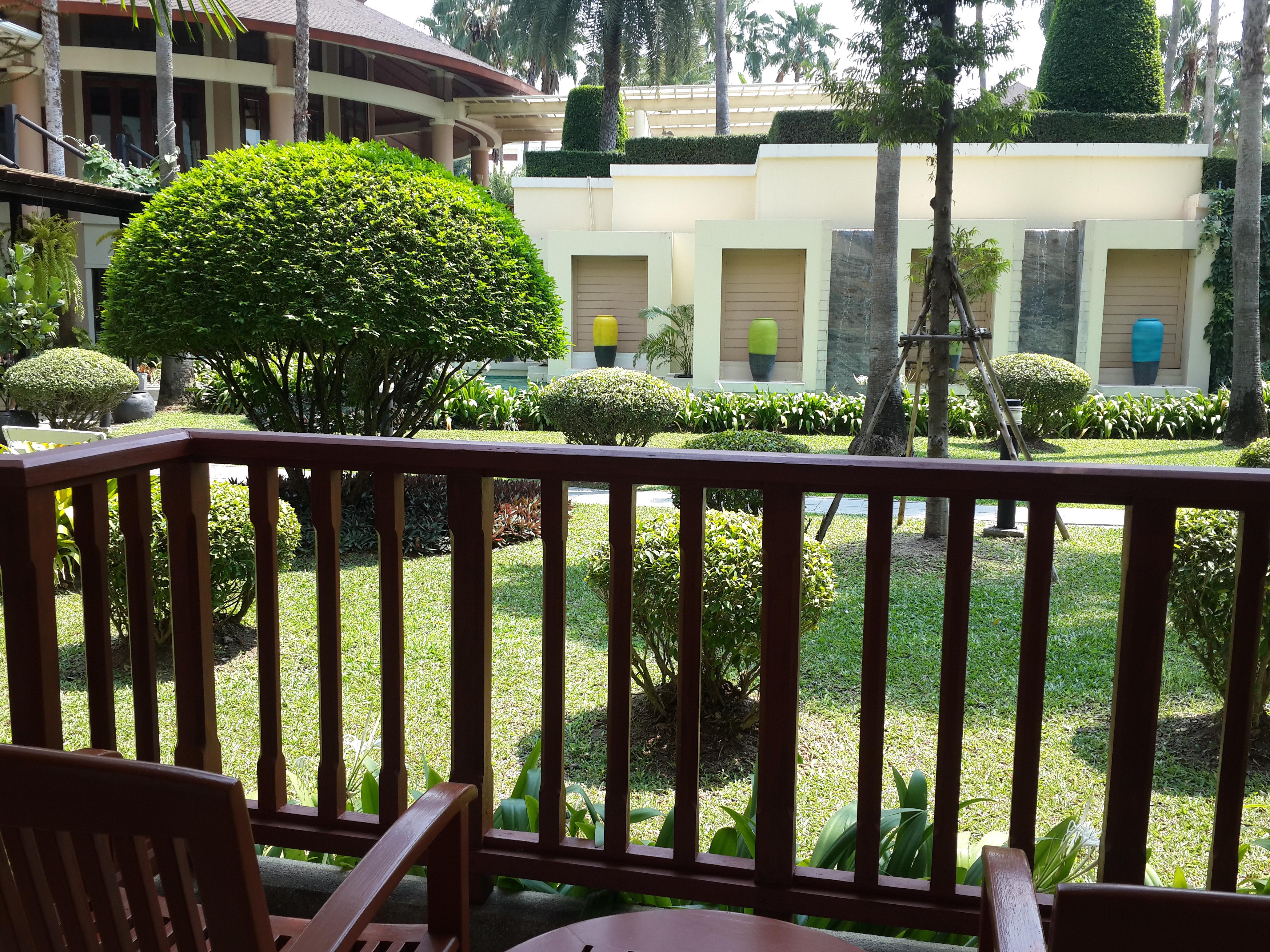 The Tide Resort Bang Saen Bagian luar foto