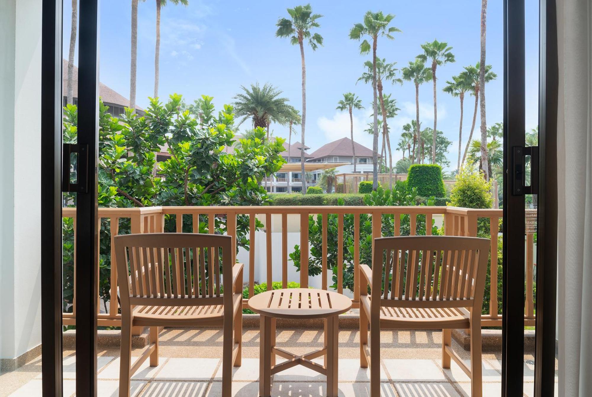 The Tide Resort Bang Saen Bagian luar foto