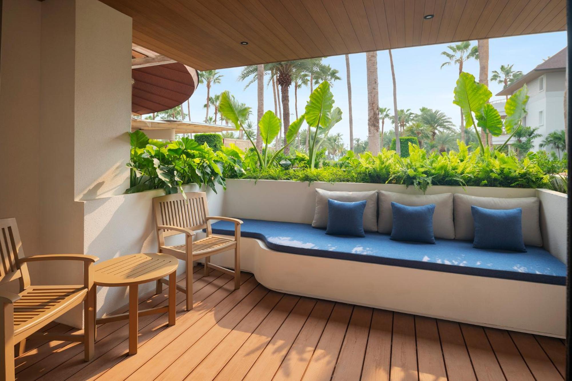 The Tide Resort Bang Saen Bagian luar foto
