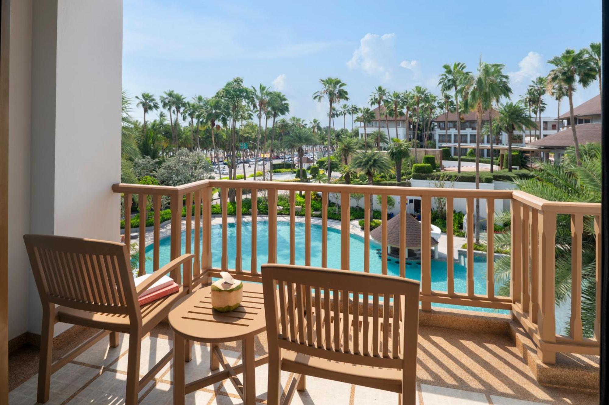 The Tide Resort Bang Saen Bagian luar foto