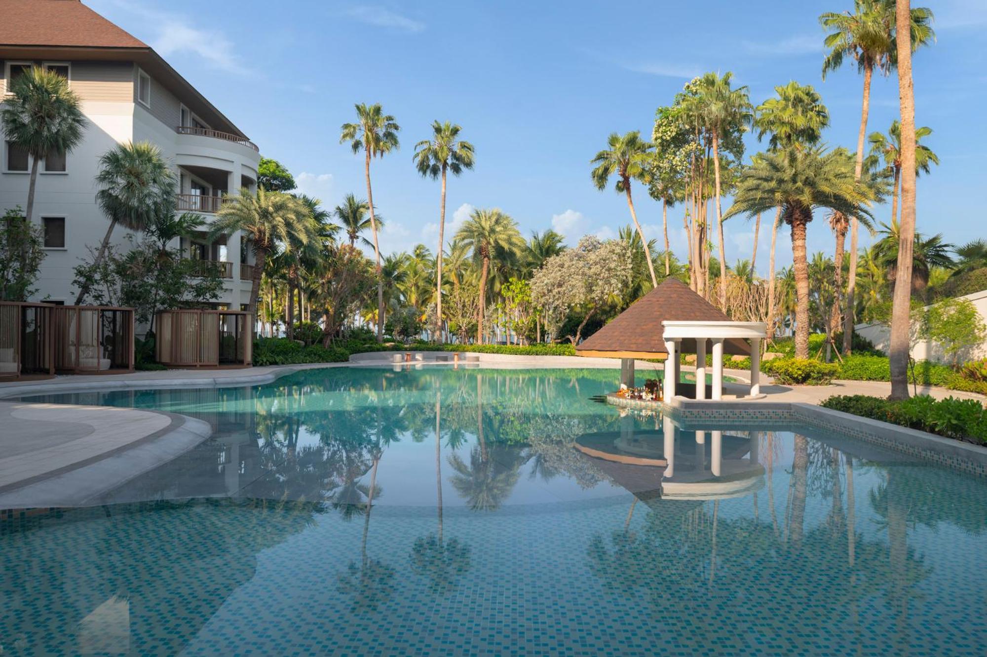 The Tide Resort Bang Saen Bagian luar foto