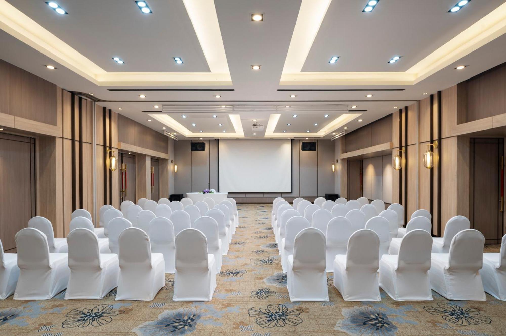 The Tide Resort Bang Saen Bagian luar foto